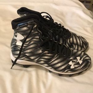 Boys Under Armour Football Cleats NWOT